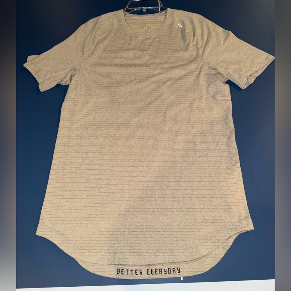 Men’s lululemon compression shirt medium